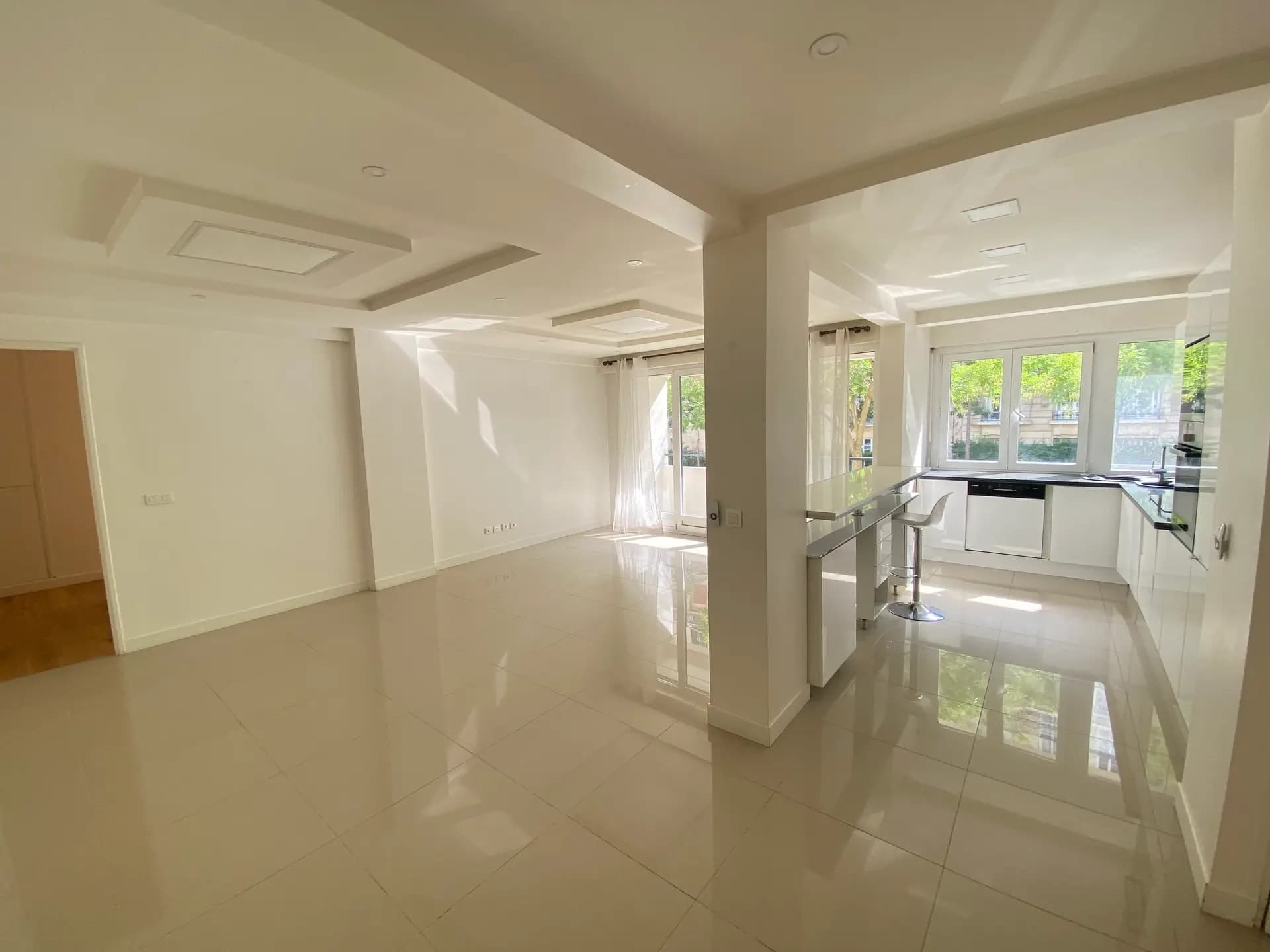 APPARTEMENT FAMILIAL PROCHE PORTE D'AUTEUIL - Image 2